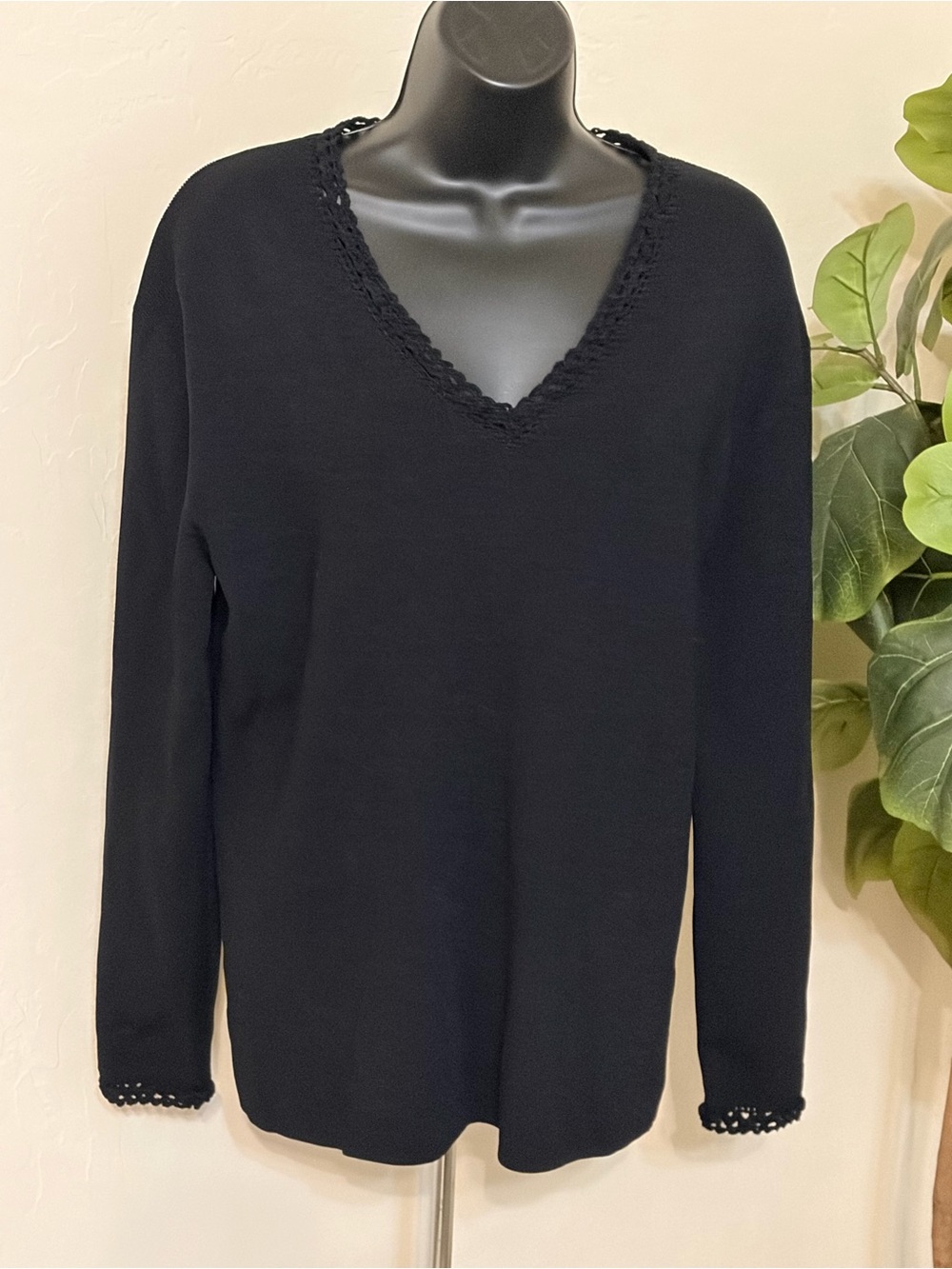 Chico’s Design Black Crochet Trim V-Neck Sweater Size 2